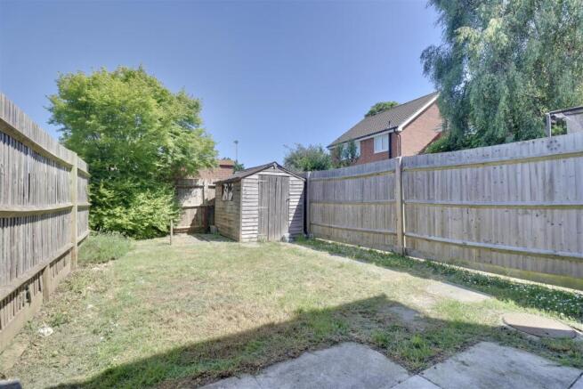 3 bed property, in Redwood Grove, £300,000