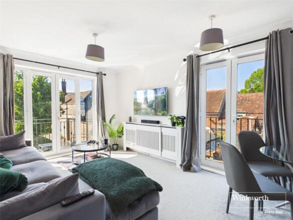 2 bed property, in Market Street, £220,000