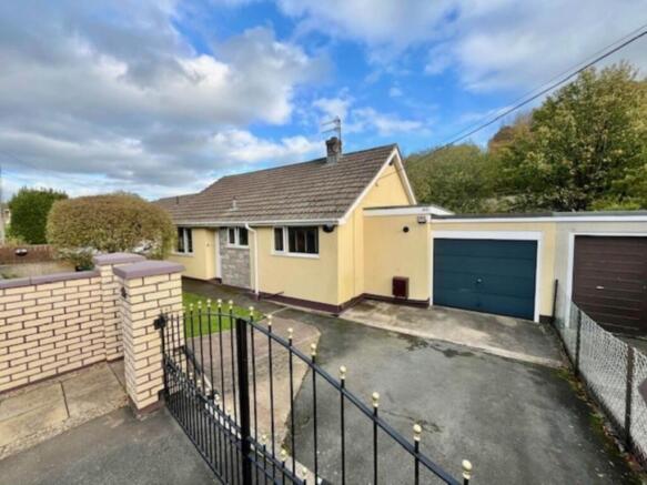 2 bed property, in Plymouth Road, £289,000