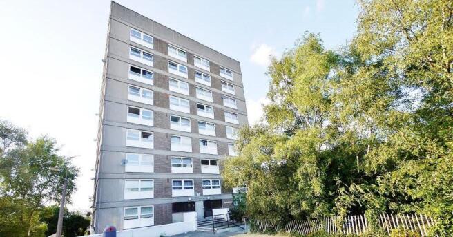 2 bed property, in 99 Drake House, £140,000
