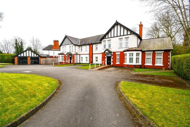 6 bed property, in Park Road North, £425,000