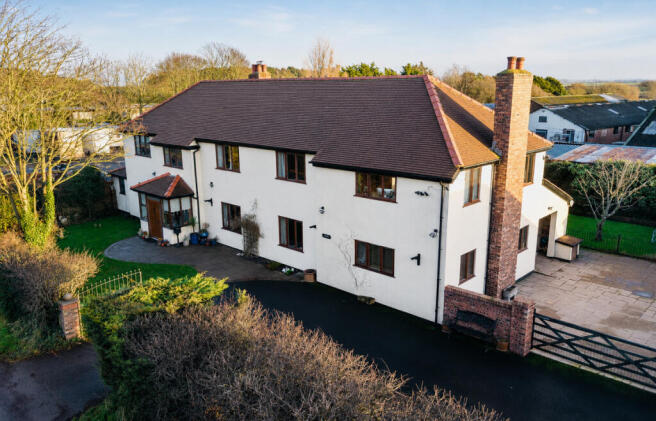4 bed property, in Southport Old Road, £1,100,000