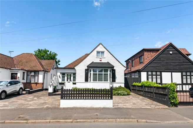 3 bed property, in Park Avenue, £780,000