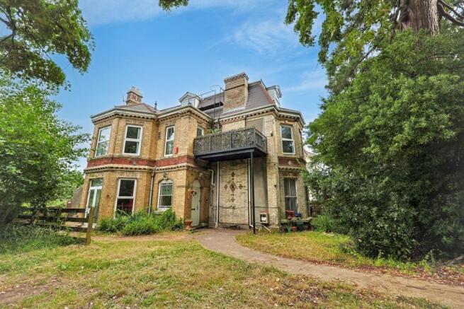 2 bed property, in Flat 4, £79,000