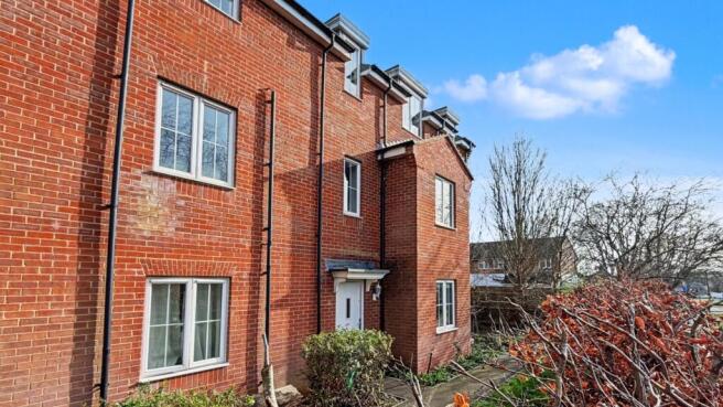2 bed property, in Briar Furlong, £215,000