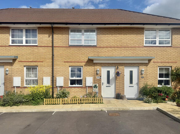 2 bed property, in Burrow Hill View, £230,000
