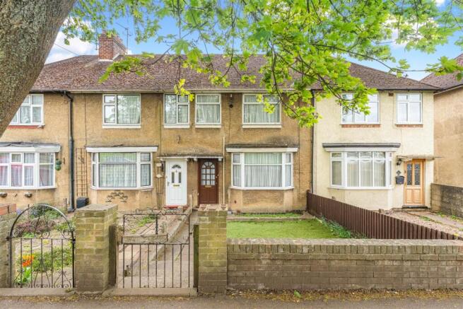 3 bed property, in Ruscote Avenue, £245,000