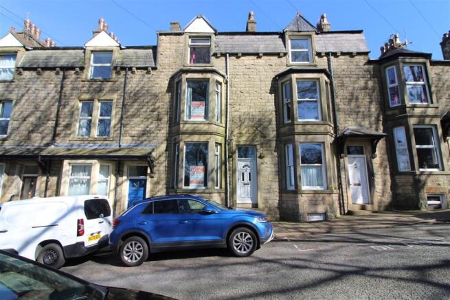 5 bed property, in 25 St. Oswald Street, £235,000