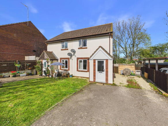 2 bed property, in Allsopp Close, £260,000