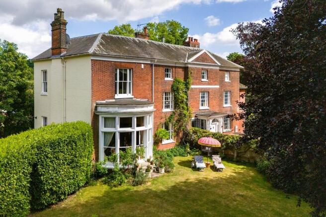 4 bed property, in Papermill Lane, £700,000