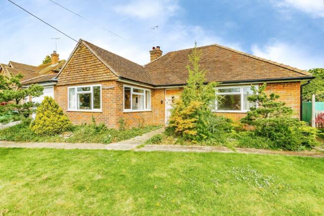 2 bed property, in Rickmans Lane, £775,000