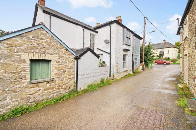 5 bed property, in Pepo Lane, £374,950