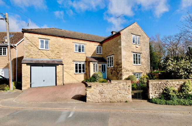 4 bed property, in Cranford Road, £800,000