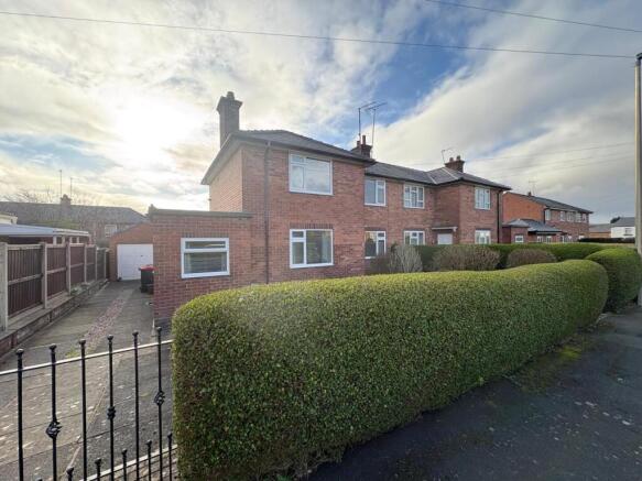 3 bed property, in Rose Gardens, £249,999