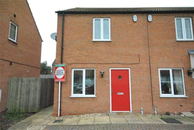 2 bed property, in Danes Close, £115,000