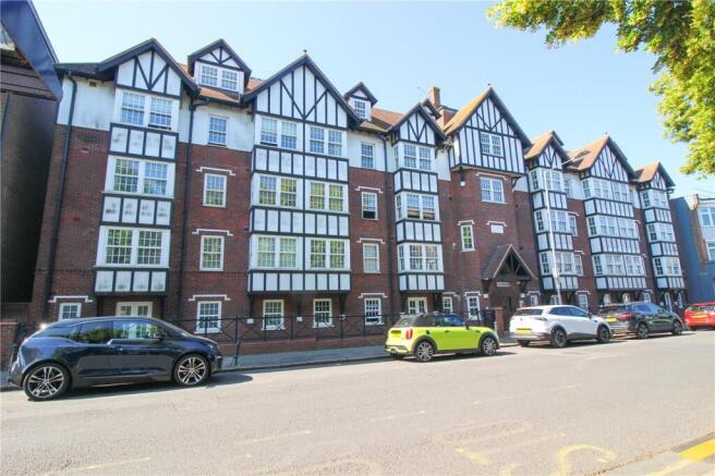 2 bed property, in Southside, £285,000