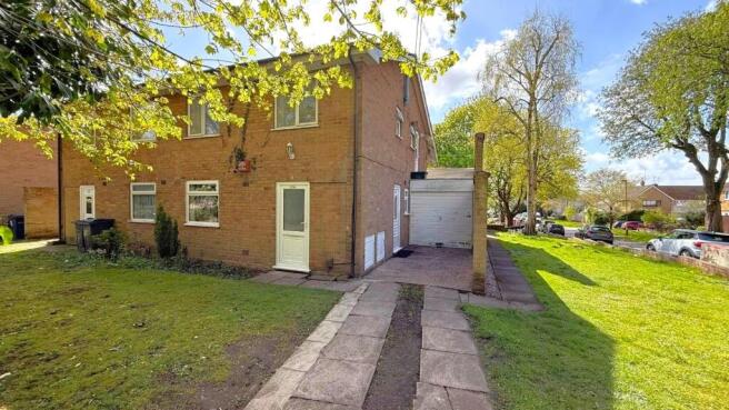 1 bed property, in Middleton Hall Road, £134,950