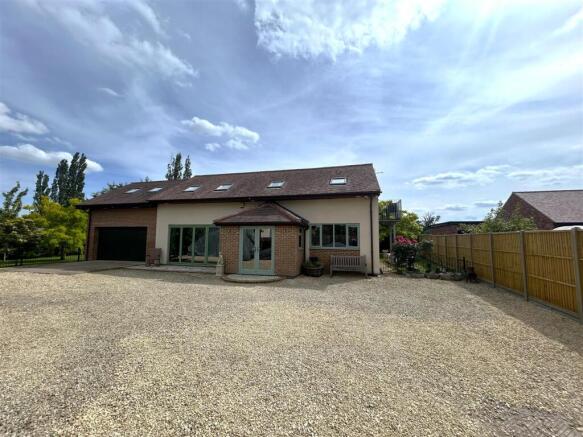 5 bed property, in Sticky Lane, £895,000