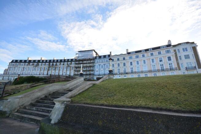 2 bed property, in Royal Crescent, £250,000