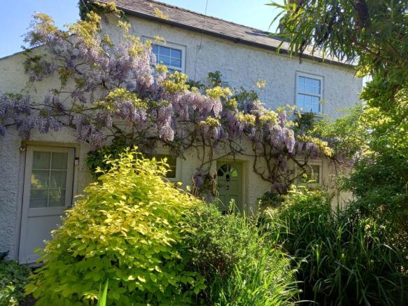 2 bed property, in Ash, £425,000