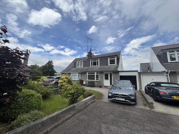 3 bed property, in Queens Road, £180,000