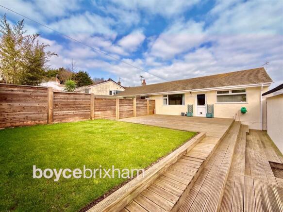 2 bed property, in Elm Road, £275,000