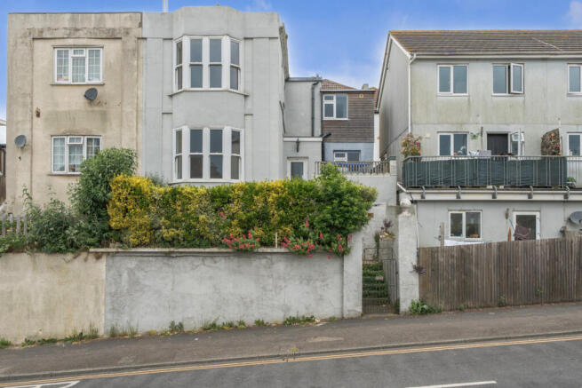 3 bed property, in Old London Road, £305,000