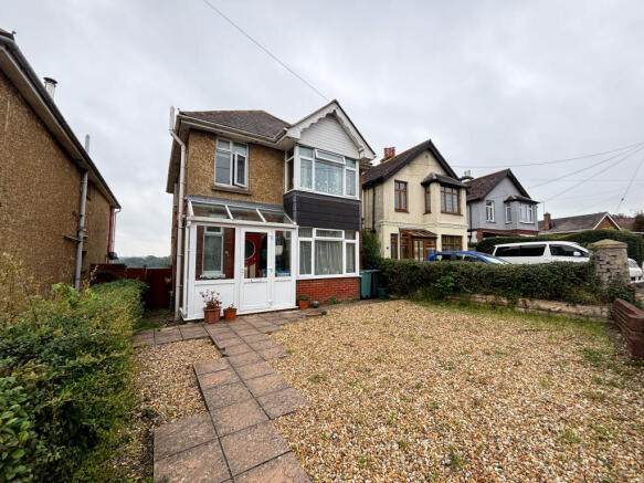 3 bed property, in New Road, £300,000