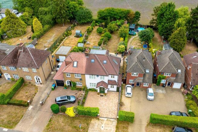 5 bed property, in Redbourn Road, £750,000