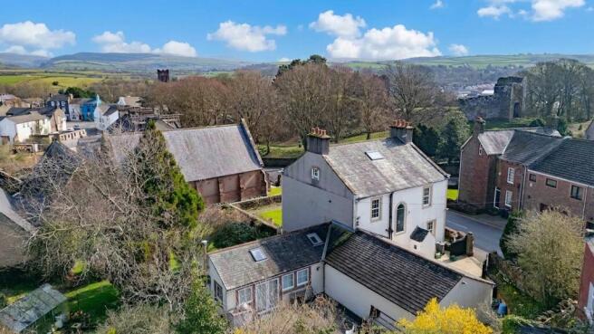 3 bed property, in Bookwell, £375,000