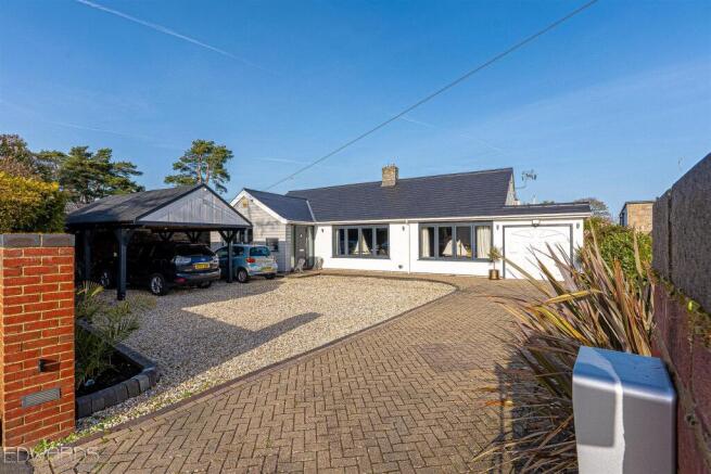 4 bed property, in Winnards Close, £680,000