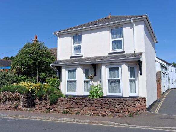 3 bed property, in Old Torquay Road, £290,000