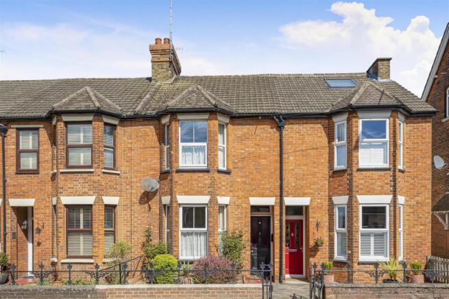 2 bed property, in Western Road, £385,000