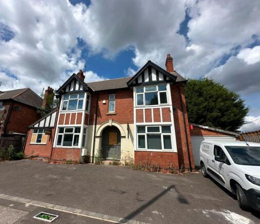 5 bed property, in 4 Broxtowe Lane, £225,000