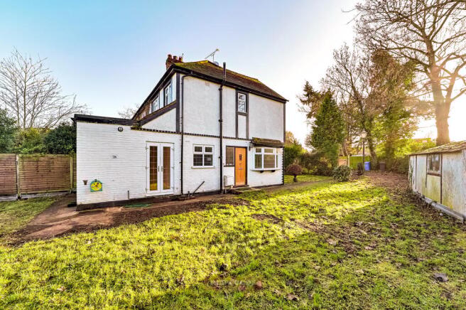 3 bed property, in Old Windsor, £550,000
