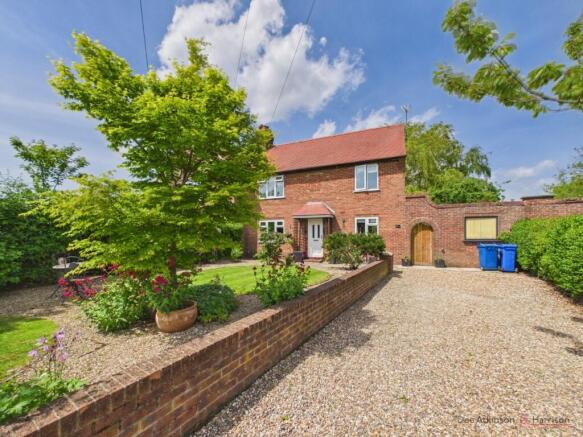 2 bed property, in Mill Lane, £245,000