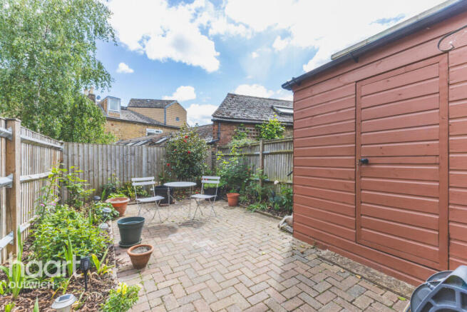 2 bed property, in Playfield Crescent, £900,000