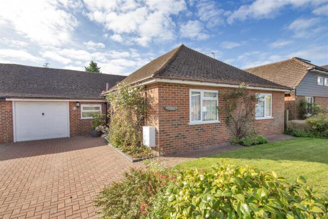 3 bed property, in Brookmead, £675,000