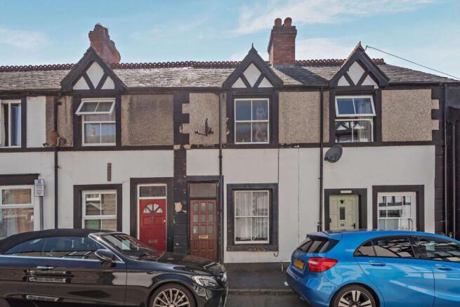 2 bed property, in Church Street, £140,000
