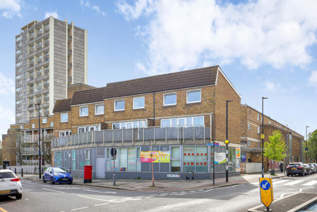 2 bed property, in Cable Street, £315,000