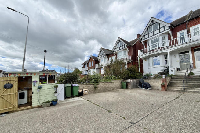 6 bed property, in Seabrook Road, £620,000