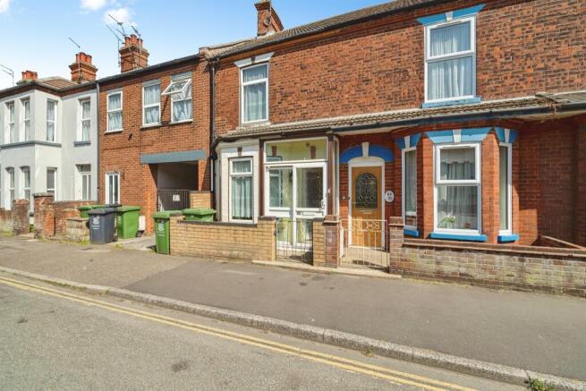 3 bed property, in Church Road, £110,000