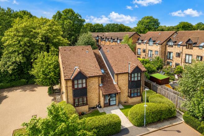 1 bed property, in The Larches, £175,000