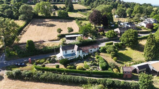 3 bed property, in May Hill, £595,000