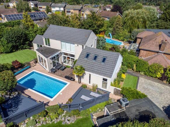 5 bed property, in Robin Way, £1,400,000