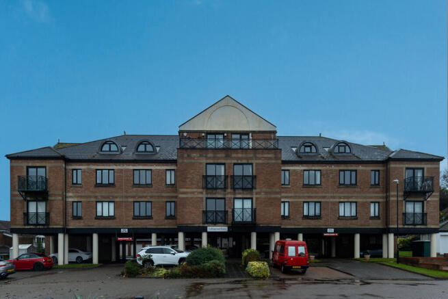 2 bed property, in Harbour View, £190,000