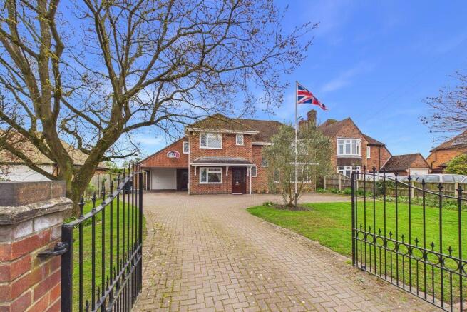 5 bed property, in Moor Lane, £500,000