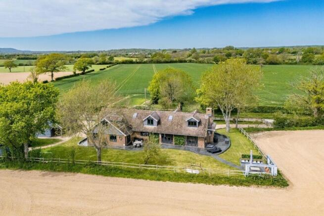 5 bed property, in Norlington Lane, £1,250,000