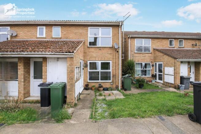 2 bed property, in North Street, £70,000
