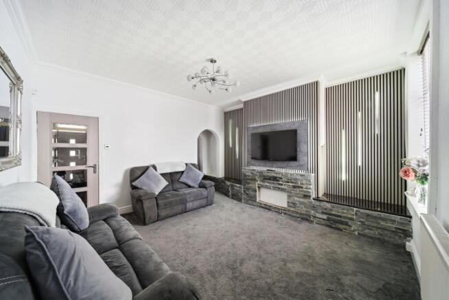 2 bed property, in Croft Street, £125,000